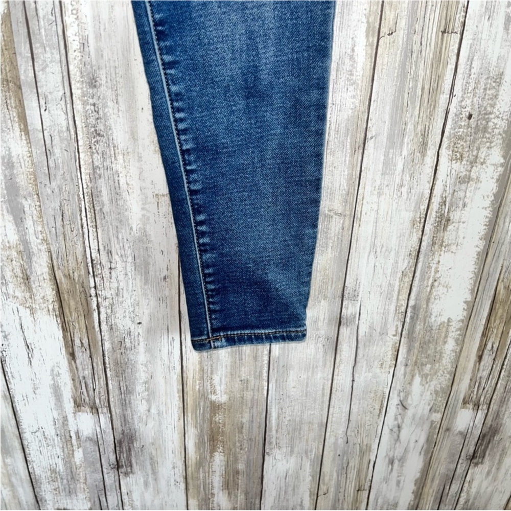 American Eagle Super Stretch Distressed Jegging Short - Picture 2 of 6